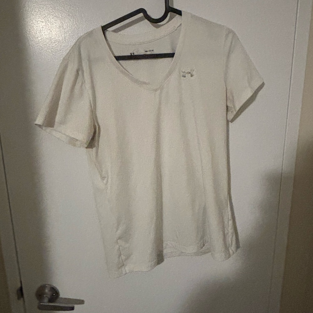 White under Armour, V-neck